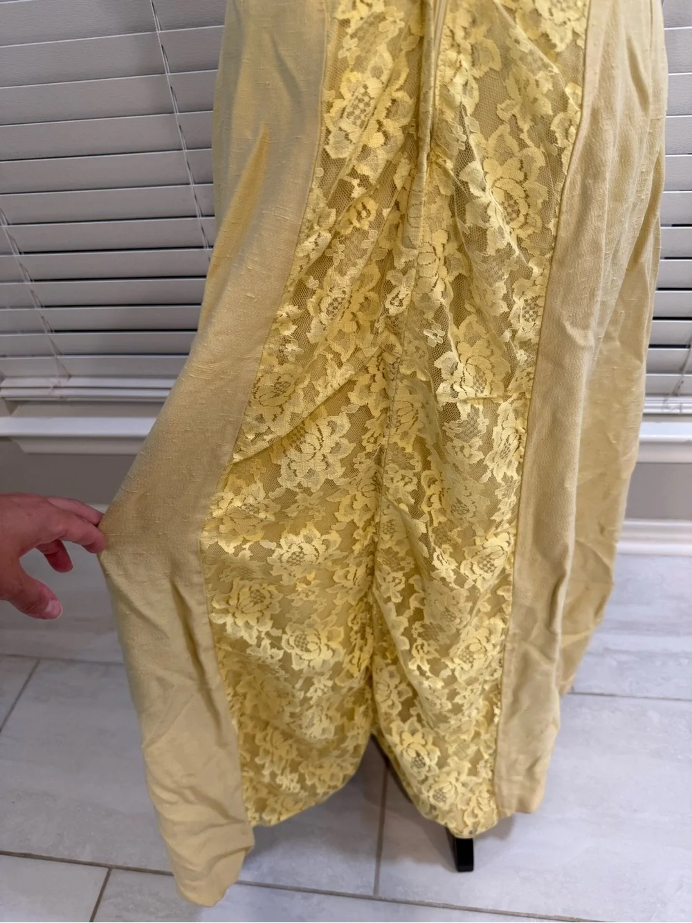 Lace-Front Yellow Maxi Dress with V-Neck - Picture 4 of 6